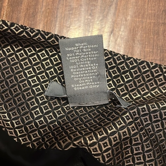 Ann Taylor Silk and Cotton Blend Gold Print and Faux Velvet Lined Skirt, Sz. 2. - Picture 12 of 12